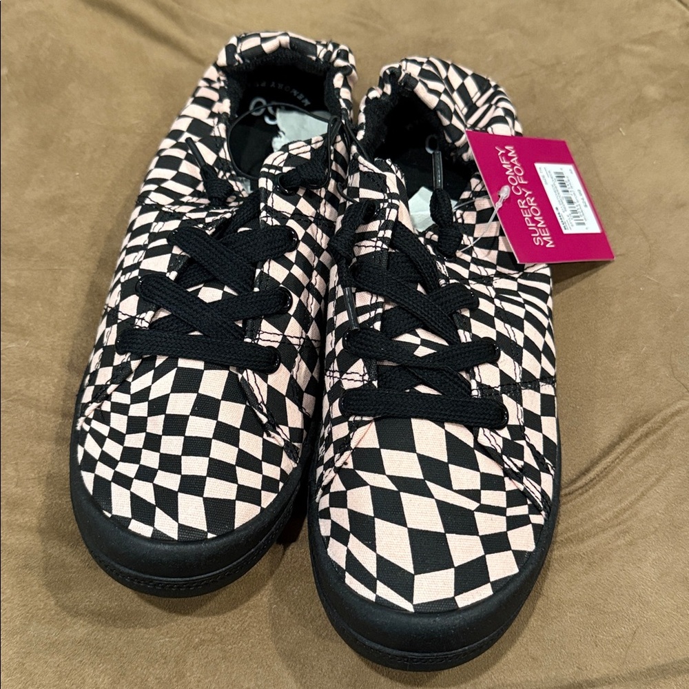 SO redwood check sneakers brand new in  package size 7.5‎